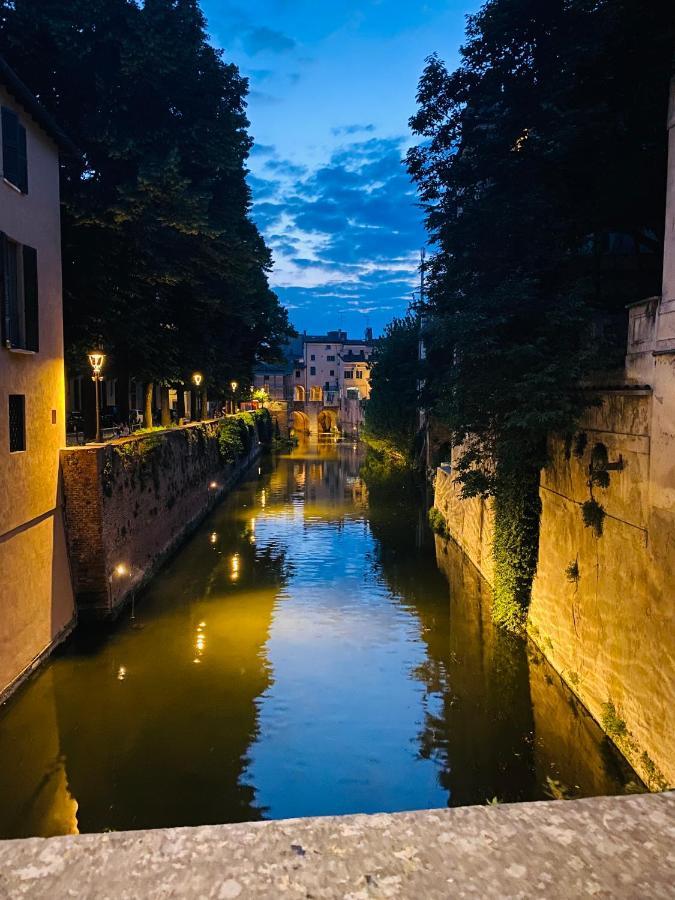 Il Salotto Sul Rio Apartman Mantova Kültér fotó