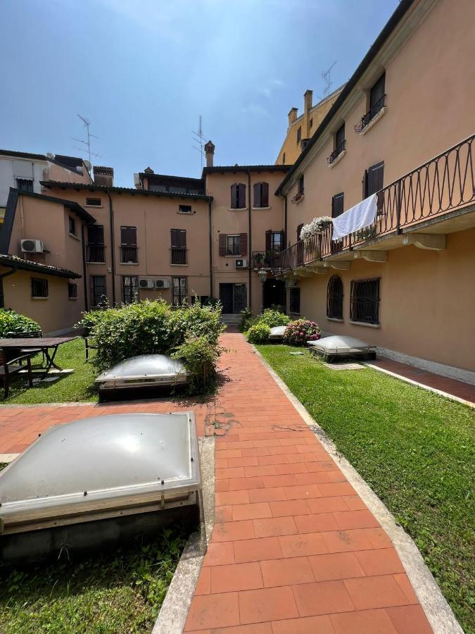 Il Salotto Sul Rio Apartman Mantova Kültér fotó